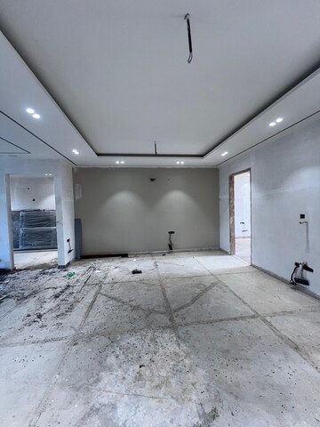 Room in 4 BHK Builder Floor at Anant Raj The Estate Floors, Sector 63a – for Sale