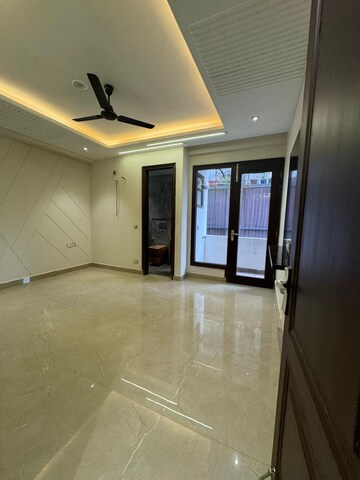 Room in 3 BHK Builder Floor at Sushant Lok 2, Sector 57 – for Sale