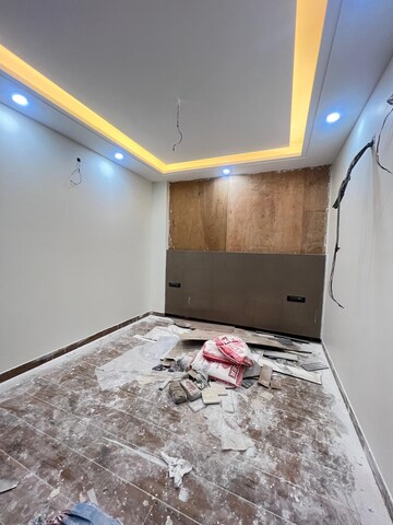 Furnished Amenities in 4 BHK Builder Floor at Sushant Lok 2, Sector 57 – for Sale