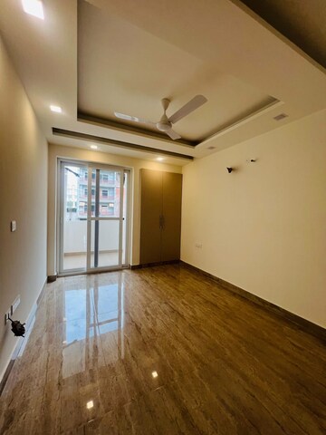 Room in 4 BHK Builder Floor at BPTP Park Central, Sector 85 – for Sale