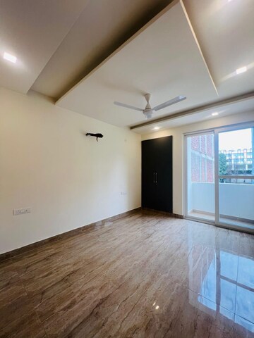 Room in 4 BHK Builder Floor at BPTP Park Central, Sector 85 – for Sale