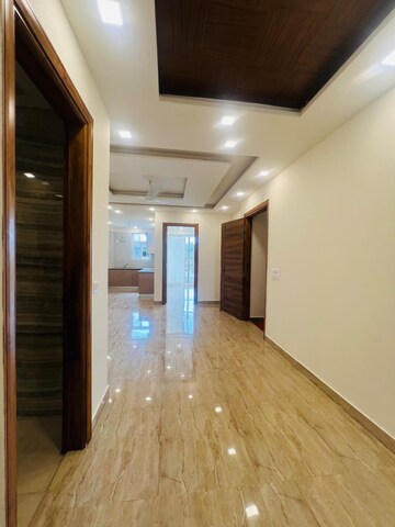 Building Lobby in 4 BHK Builder Floor at BPTP Park Central, Sector 85 – for Sale