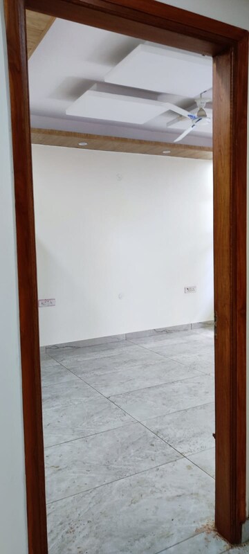 Room in 3 BHK Builder Floor at BPTP Parkland, Sector 75 – for Sale
