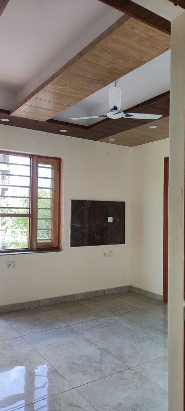 Room in 3 BHK Builder Floor at BPTP Parkland, Sector 75 – for Sale
