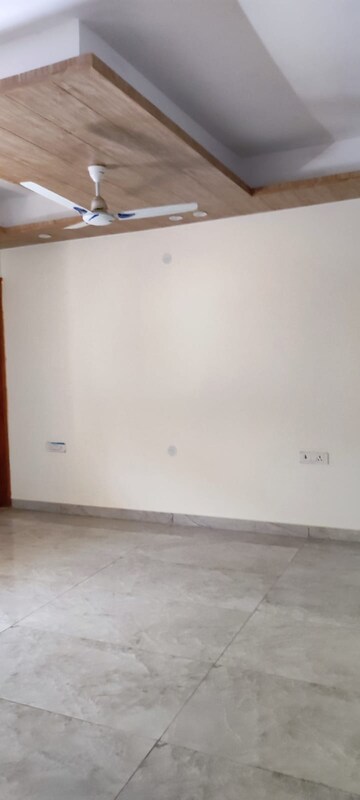 Room in 3 BHK Builder Floor at BPTP Elite Floors, Sector 83 – for Sale