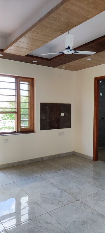 Room in 3 BHK Builder Floor at BPTP Elite Floors, Sector 83 – for Sale