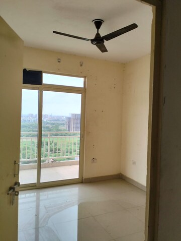 Room in 3 BHK Apartment at Conscient Habitat Residences, Sector 78 – for Sale