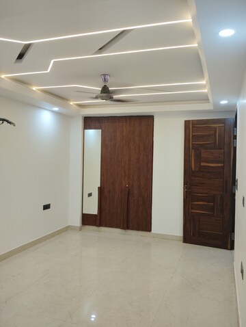 Bedroom in 3 BHK Builder Floor at Sector 16 A – for Sale