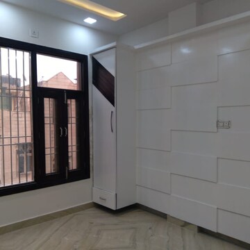 Room in 3 BHK Builder Floor at Rohini Sector 16 – for Sale