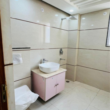 Bathroom in 3 BHK Builder Floor at Sushant Lok 3, Sector 57 – for Sale