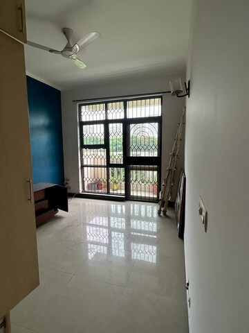 Room in 3 BHK Builder Floor at Palam Vihar – for Sale