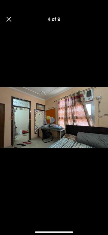 Bedroom in 3 BHK Builder Floor at Palam Vihar – for Sale
