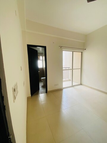 Room in 3 BHK Apartment at Aims Golf Avenue II, Sector 75 – for Sale