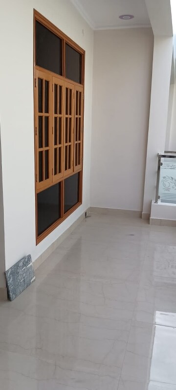 Room in 3 BHK Independent House at Jankipuram Extension – for Sale