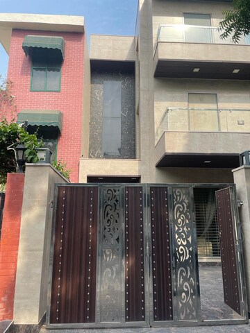 Kitchen in 4 BHK Villa at Indraprastha Villa, Sector 61 – for Sale