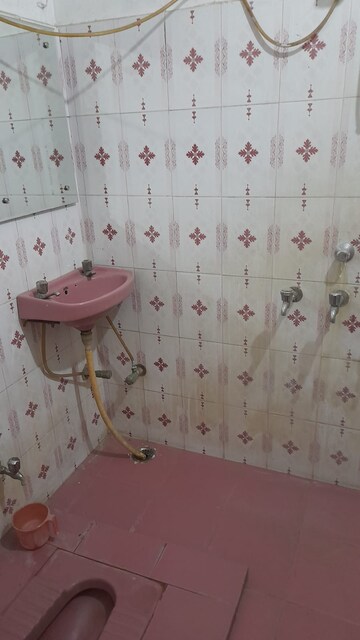 Bathroom in 5 BHK Independent House at Gomti Nagar – for Sale
