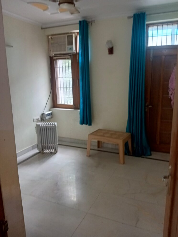 Living Room, ip extension 3 Bedroom 1500 Sq.Ft. Apartment In Ip Extension Delhi 7602477