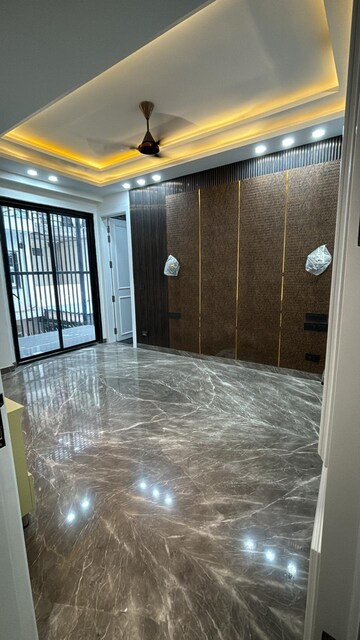 Room in 4 BHK Builder Floor at Unitech Rodeo Drive, South City 2 – for Sale