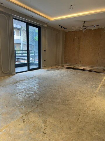 Room in 4 BHK Builder Floor at Unitech South City II, South City 2 – for Sale