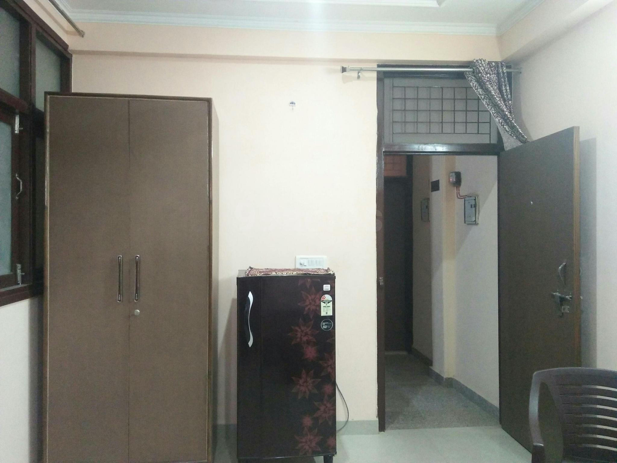 Rental 2 Bedroom 600 Sq.Ft. Builder Floor in Rohini Sector 6 Delhi 7603529