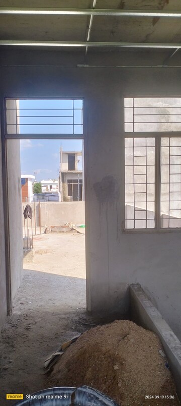 Room in 2 BHK Independent House at Kisan Path – for Sale