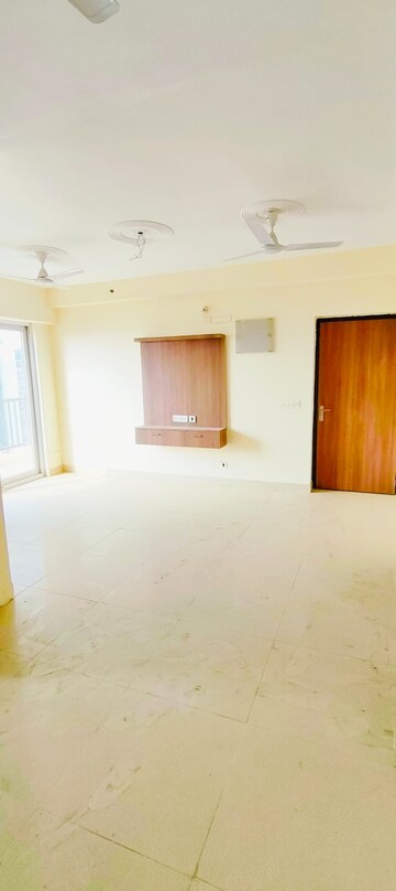 Room in 3.5 BHK Apartment at La Residentia, Tech Zone 4 Greater Noida – for Sale