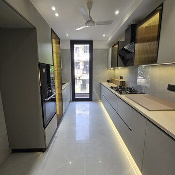 Kitchen in 4 BHK Builder Floor at Dlf Phase ii – for Sale