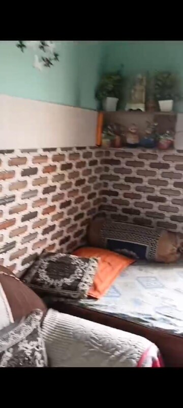 Room in 2 BHK Independent House at Bahadarabad – for Sale