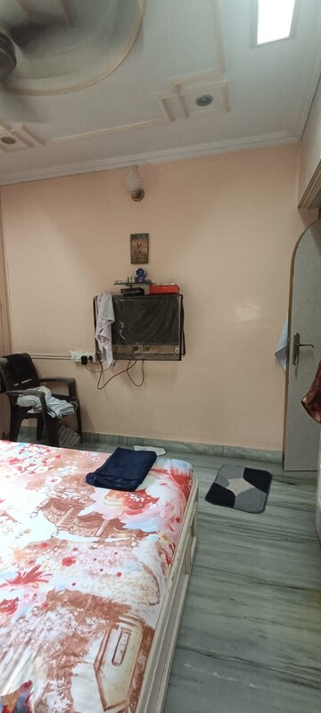 Room in 3 BHK Apartment at Mulund East – for Sale