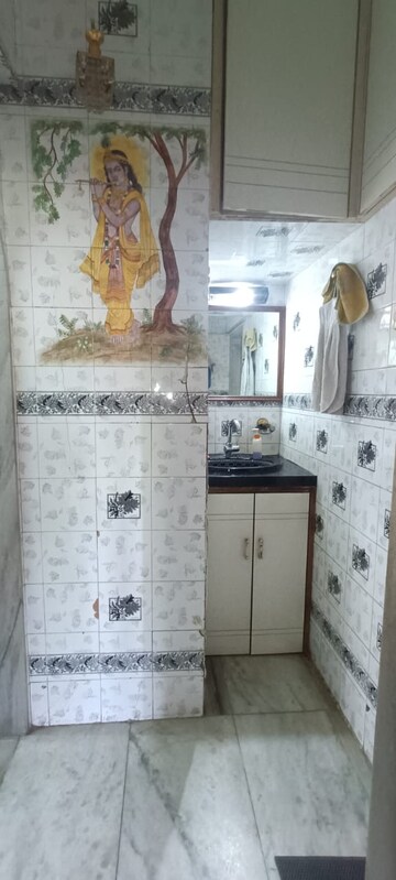 Bathroom in 3 BHK Apartment at Mulund East – for Sale