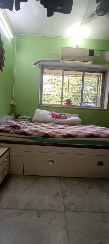 Room in 3 BHK Apartment at Mulund East – for Sale