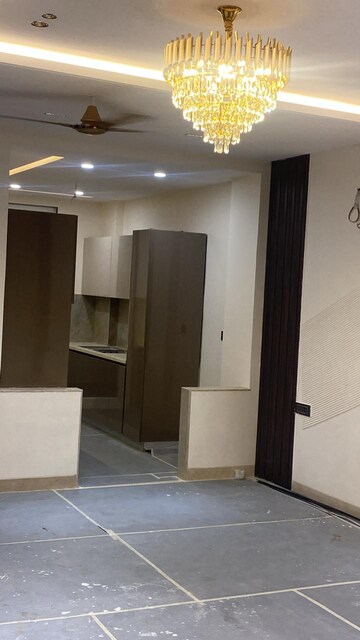 Building Lobby in 3 BHK Builder Floor at South City Arcade, Sector 41 – for Sale