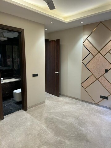 Room in 3.5 BHK Apartment at BPTP The Amaario, Sector 37d – for Sale