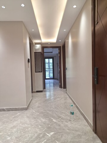 Building Lobby in 3.5 BHK Apartment at BPTP The Amaario, Sector 37d – for Sale