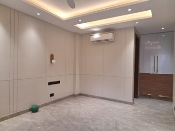 Building Lobby in 3.5 BHK Apartment at DLF Gardencity Enclave, Sector 93 – for Sale