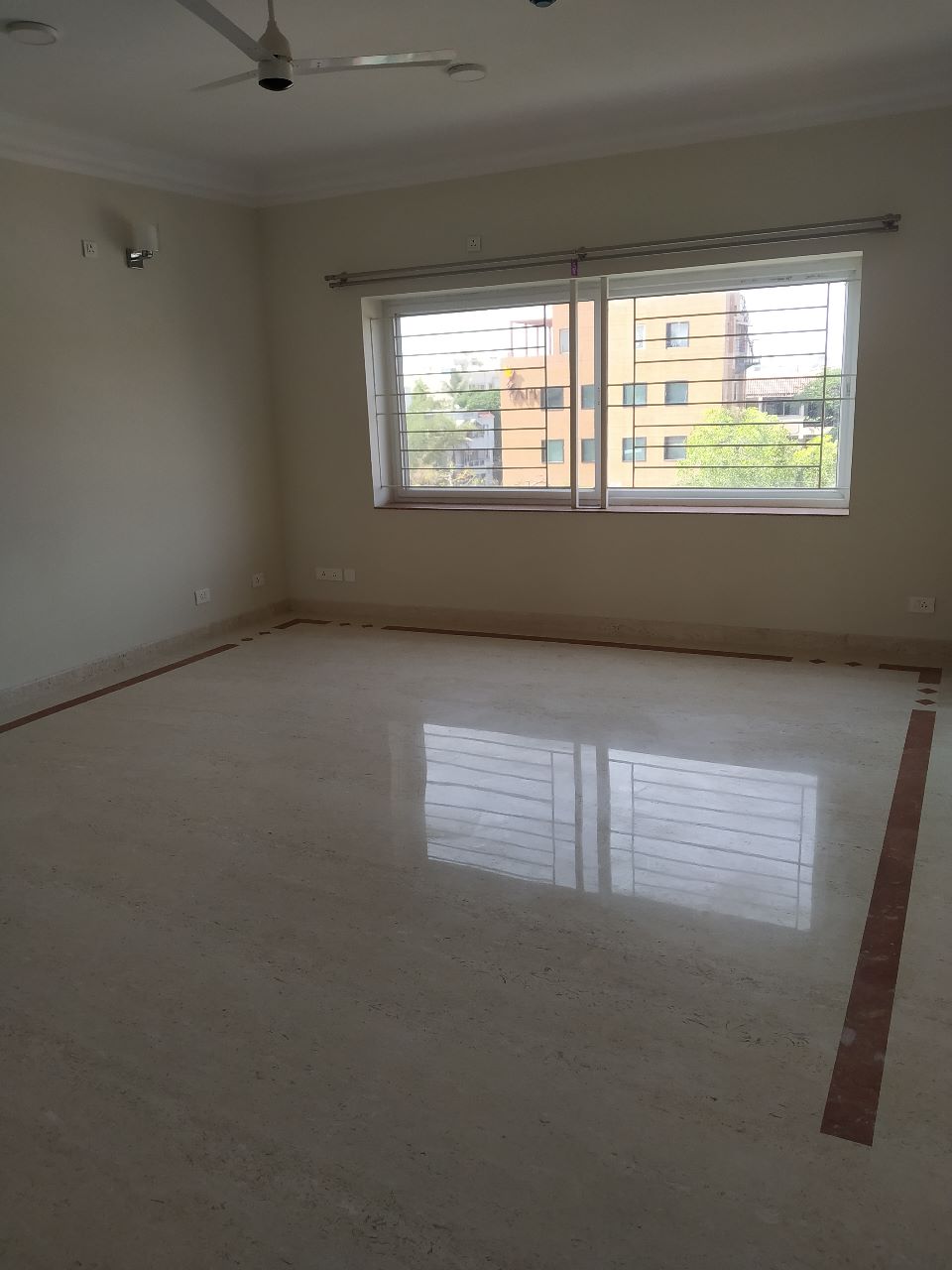 3 BHK + Servant Room Apartment For Rent in Hm Grandeur