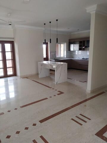 Room in 3 BHK Apartment at Hm Grandeur, Frazer Town – for Rent