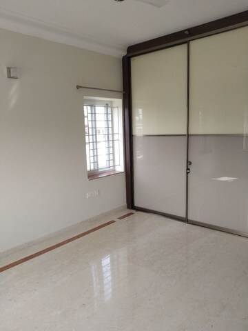 Room in 3 BHK Apartment at Hm Grandeur, Frazer Town – for Rent