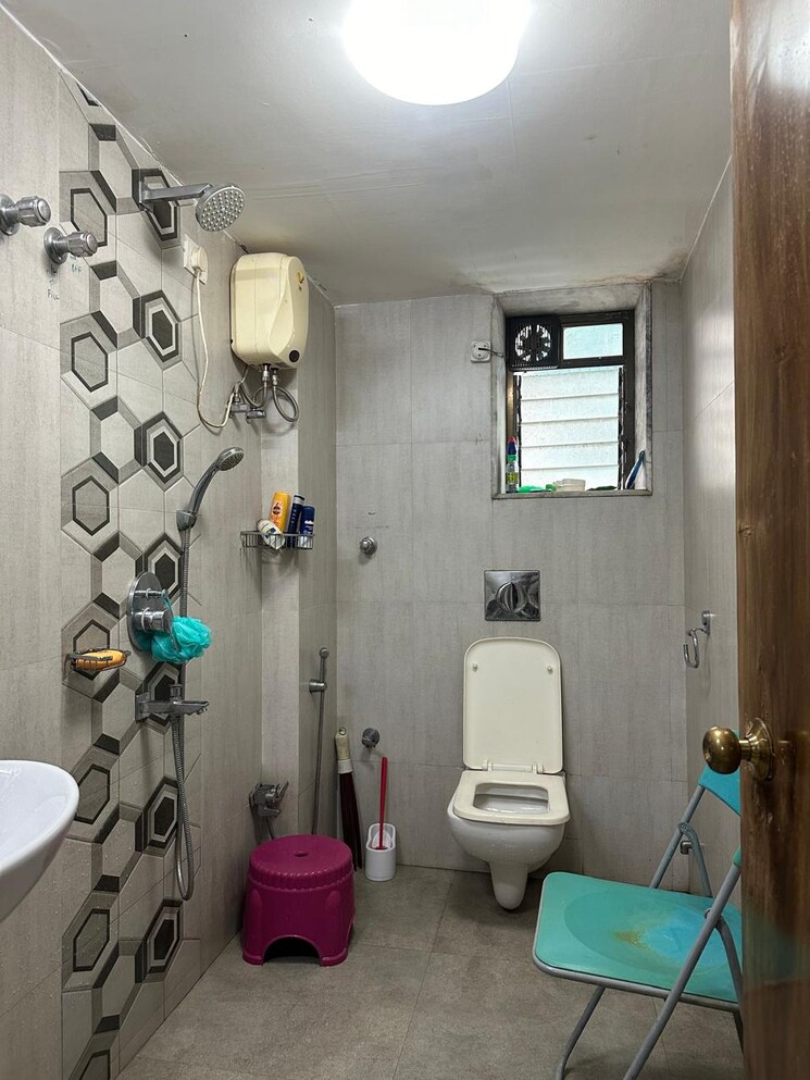 Bathroom, karim-court-apartment 2 Bedroom 1000 Sq.Ft. Apartment In Colaba Mumbai 7605210