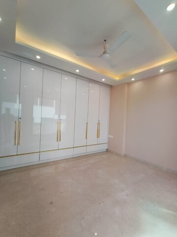Room in 3 BHK Builder Floor at Unitech South City 1, South City 1 – for Sale