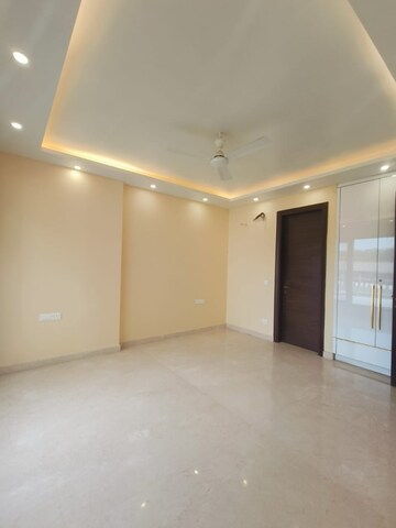 Room in 3 BHK Builder Floor at Unitech South City 1, South City 1 – for Sale