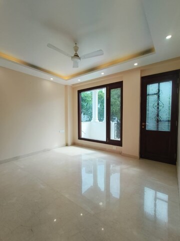 Room in 3 BHK Builder Floor at Unitech South City 1, South City 1 – for Sale