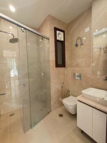 Attached Bathroom in 3 BHK Builder Floor at Unitech South City 1, South City 1 – for Sale