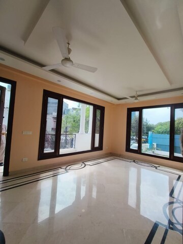 Room in 3 BHK Builder Floor at Unitech South City 1, South City 1 – for Sale