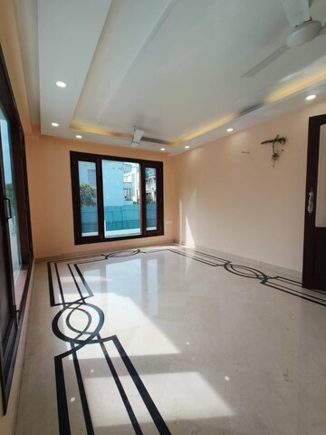 Room in 3 BHK Builder Floor at Unitech South City 1, South City 1 – for Sale