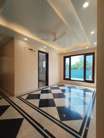 Room in 3 BHK Builder Floor at Unitech South City 1, South City 1 – for Sale