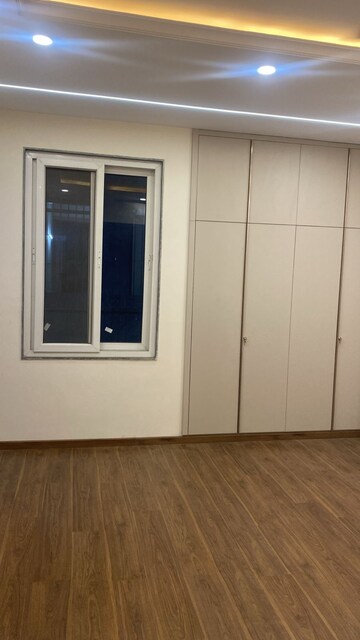 Room in 3 BHK Builder Floor at Unitech South City 1, South City 1 – for Sale
