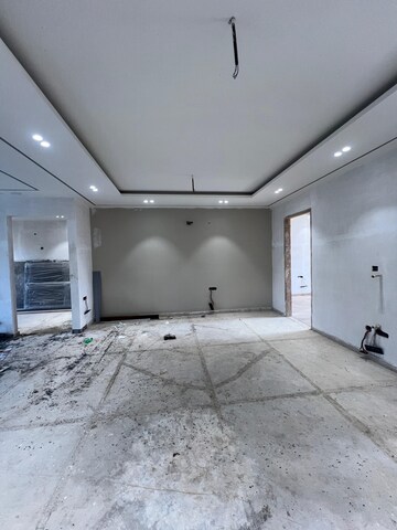 Room in 3 BHK Builder Floor at Anant Raj The Estate Residences, Sector 63a – for Sale