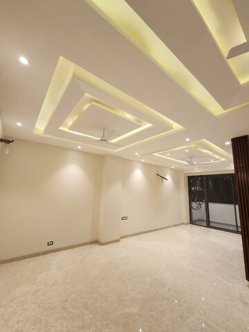 Room in 3.5 BHK Apartment at Puri Diplomatic Residences, Sector 111 – for Sale
