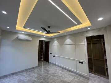 Bedroom in 4 BHK Builder Floor at Sector 63a – for Sale
